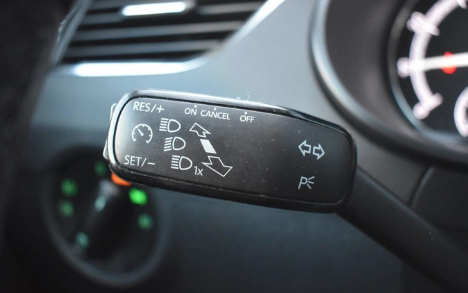 Skoda Octavia cena 55900 przebieg: 107197, rok produkcji 2019 z Poznań małe 704